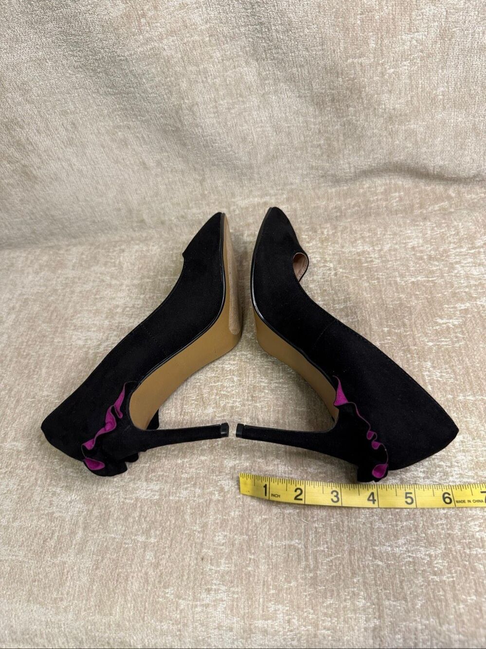 Betsey Johnson Black Pumps with Pink Ruffle Heel Accent - Picture 9 of 10